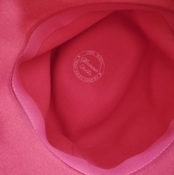 Vintage Felt 100%Wool 💞Fuchsia Hat with Pearl⚪Detail ~`• - Picture 5 of 11